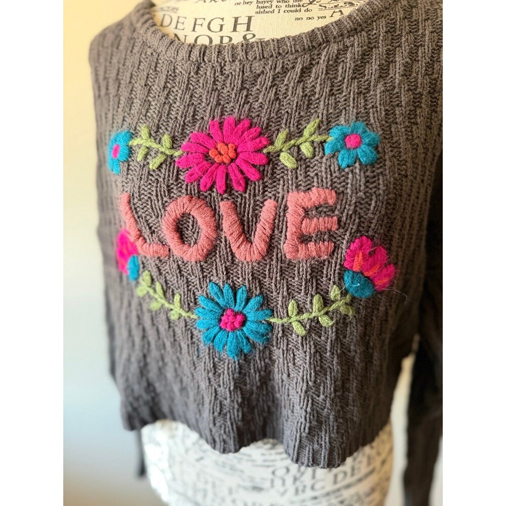 Natural Life Cropped Knit LOVE Embroidered Sweater Gray Small - Picture 2 of 4